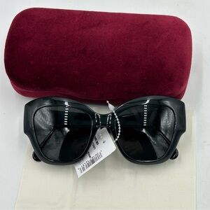 Women’s Gucci cat eye sunglasses made in Italy